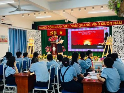 Chuyên đề trường: bài dạy: ““Tranh trang trí với màu sắc tương phản” Lớp: 8/1 của Cô Nguyễn Thanh Hiền - ngày 11/5/2024